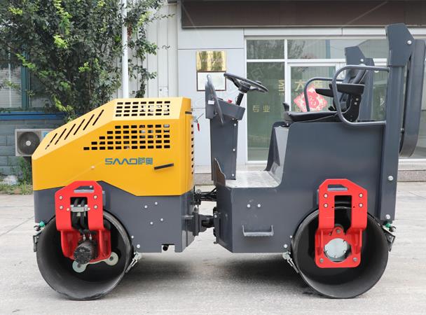小型<font color='red'><font color='red'>壓路機</font></font>停放時，方向