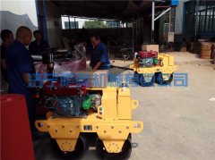 一批小型壓路機(jī)正在包裝，即將發(fā)出！
