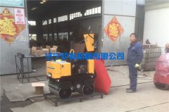 【周末回放】發(fā)貨區(qū)小型壓路機(jī)精彩亮相！