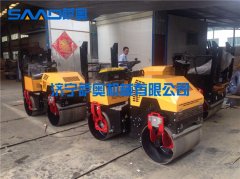 薩奧公司小型壓路機批量發(fā)車